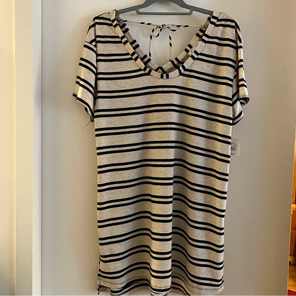 J Valdi Other - J Valdi swim cover up XL Tan and black stripe NWT